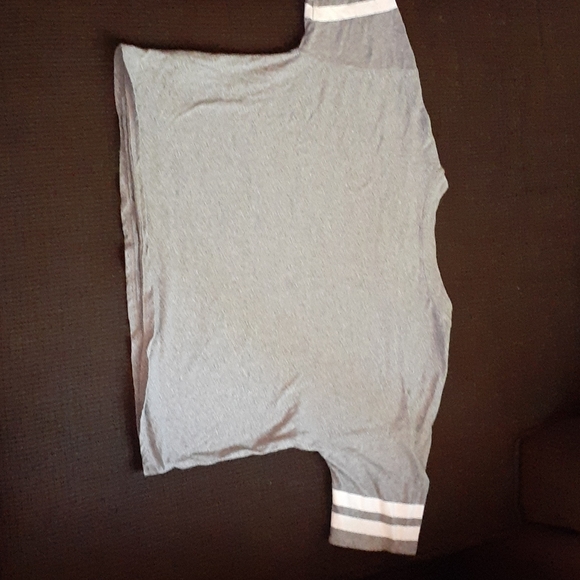 Forever 21 tee - Picture 3 of 4